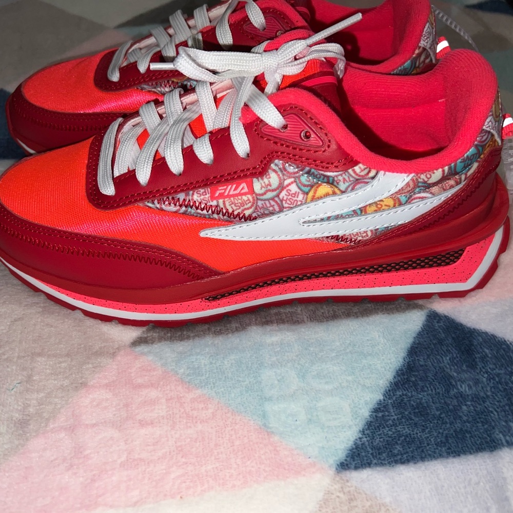 FILA RENNO VALENTINES DAY SHOES size 5 1/2 - Picture 5 of 9